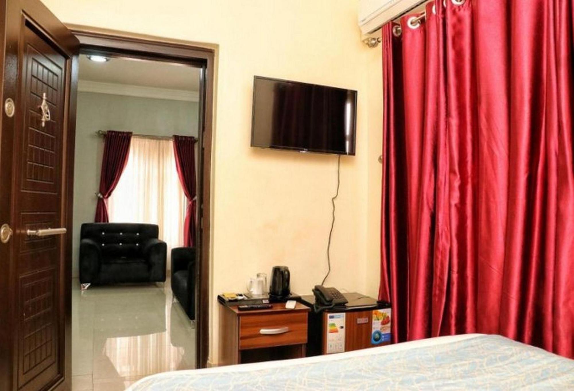 Room In Lodge - Bayse One Premium Hotel Ibadan Exterior photo