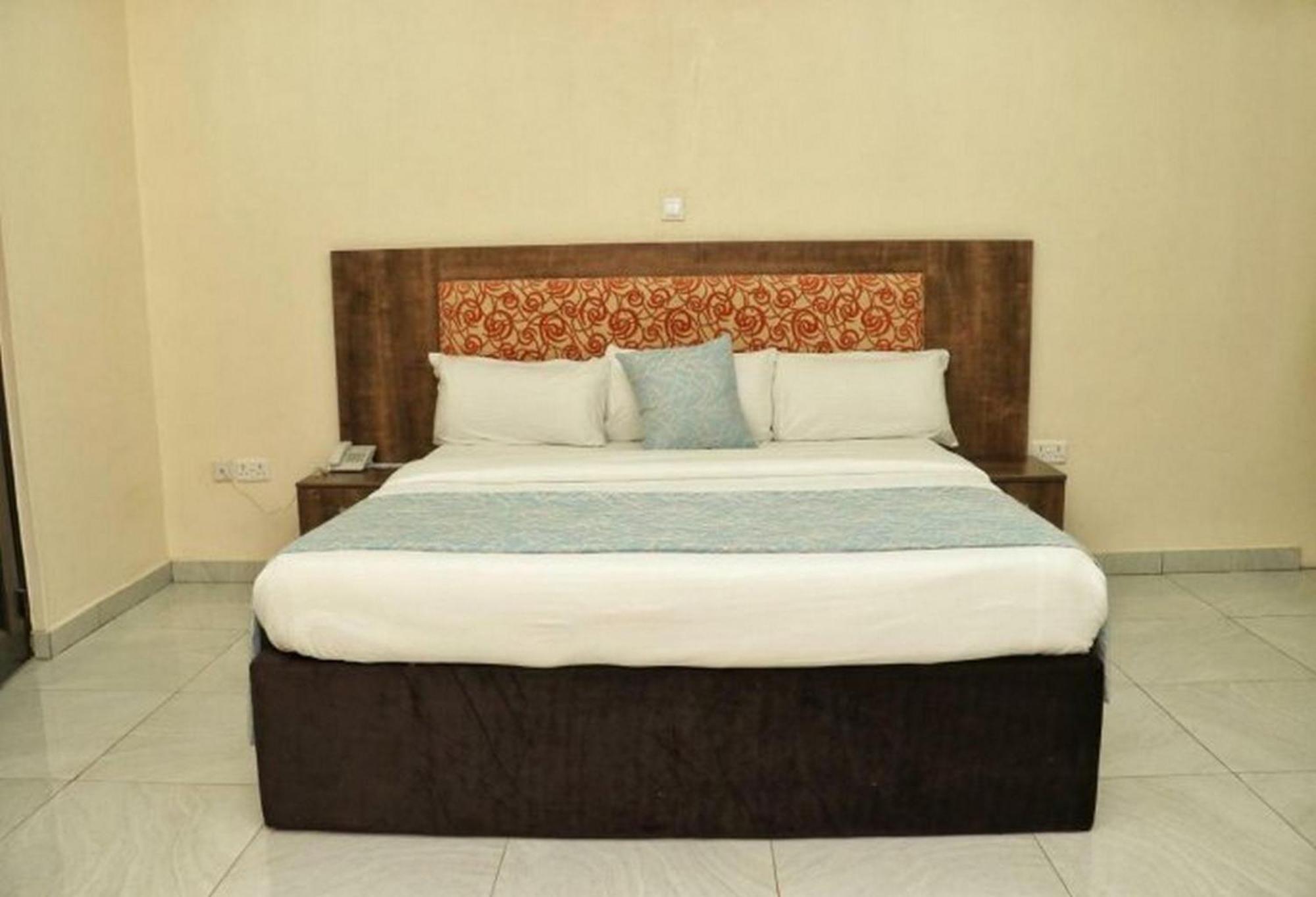 Room In Lodge - Bayse One Premium Hotel Ibadan Exterior photo