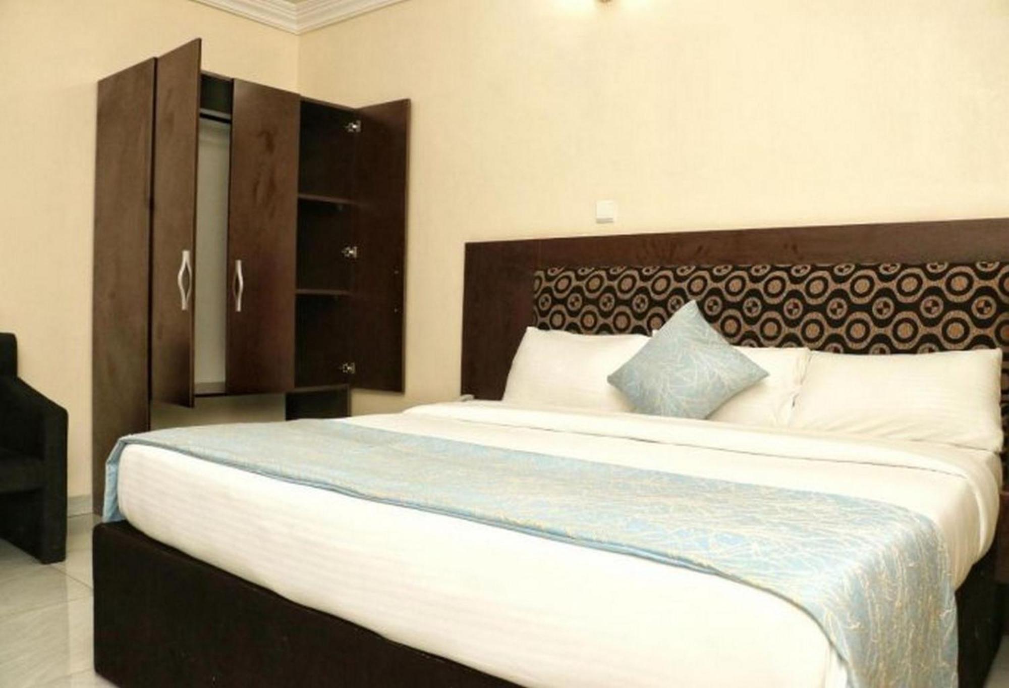 Room In Lodge - Bayse One Premium Hotel Ibadan Exterior photo